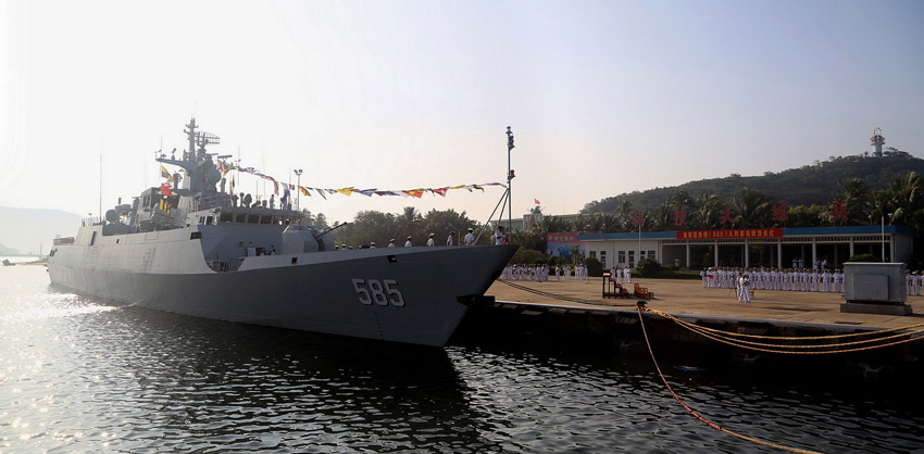 高清:新型导弹护卫舰百色舰入列南海舰队