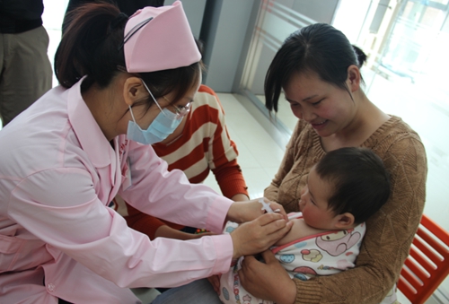 章丘市开展儿童预防接种日宣传活动