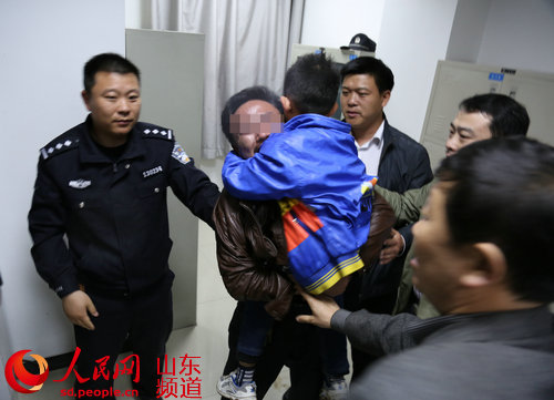 25日20时左右,在江苏省当地公安机关,被绑架男