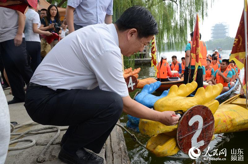 济南第二届泉水节启动,明湖龙舟赛赛出激情
