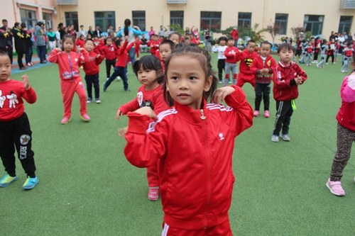 鹤琴英华幼儿园举办秋季亲子运动会
