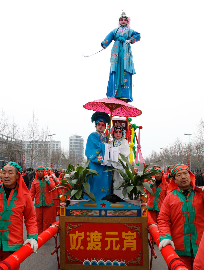 淄博:周村芯子抬财福