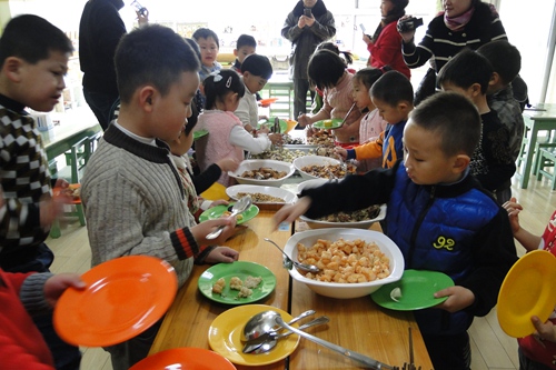 济空蓝天幼儿园幸福享受新年自助餐