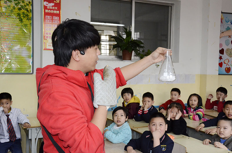 济南小学神奇的第二课堂让孩子感受科学魅力