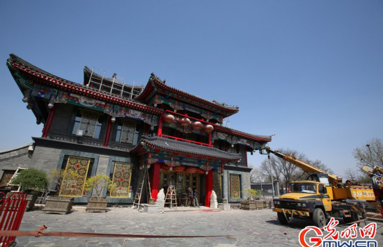 北京刘老根会馆将恢复营业 露胸泥塑依旧