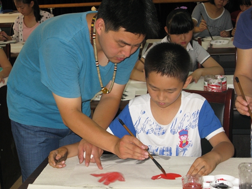 县西巷社区开展第二期青少年国画培训班