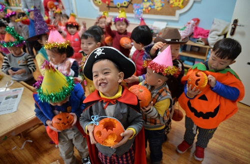 省人民政府机关幼儿园举办万圣节活动