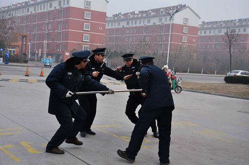 潍坊滨海实验幼儿园邀警官开展防恐防暴安全演