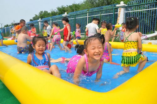 潍坊滨海开发区实验幼儿园:夏日玩水乐翻天