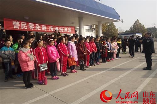 济宁:警营开放日 100多名小学生和家长"零距离"体验警营生活--山东频道--人民网