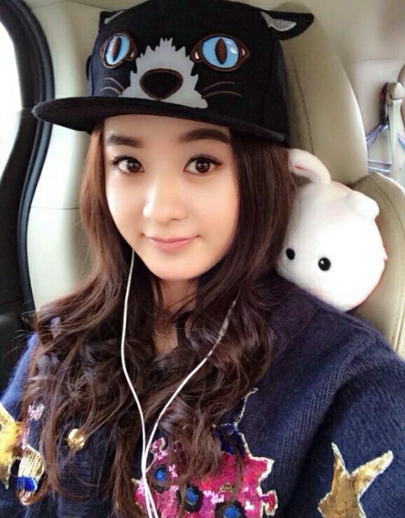 赵丽颖变身耿直girl 晒PS前后自拍照露戏外真容