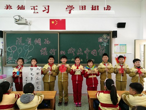 济宁市霍家街小学召开没有爆竹的欢乐中国年