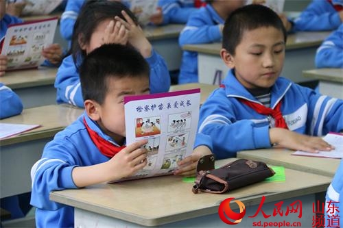 济宁：检察官进课堂法律知识伴成长
