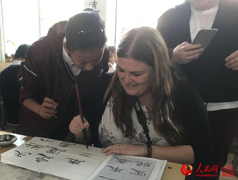 济南中学生英语演出《西游记》获外国教师称赞
