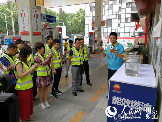 环卫公司排名_环卫工人图片(2)