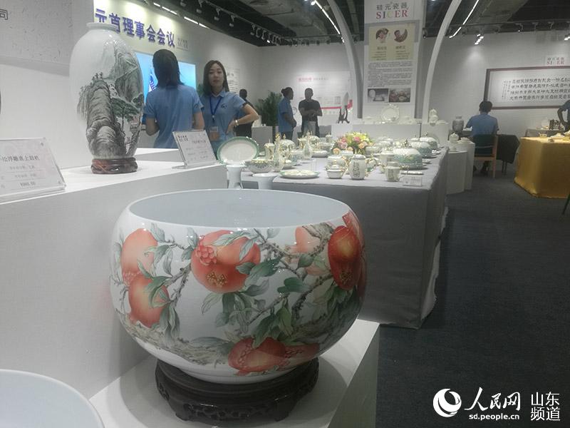 第十八届中国(淄博)国际陶瓷博览会开幕