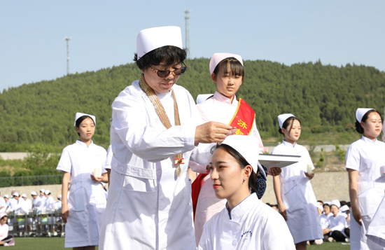致敬512护士节济南两千余名准护士“加冕”