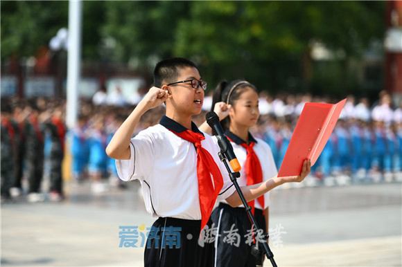 开学第一天,升国旗,唱国歌,济南百万学子向祖国宣誓!