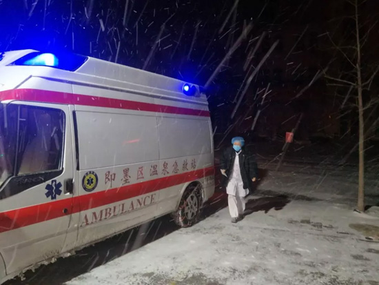 ��ѩ���ӵ��賿��ˤ�˵Ļ�ʿ����Ӣ��Ȼ��ֳ���