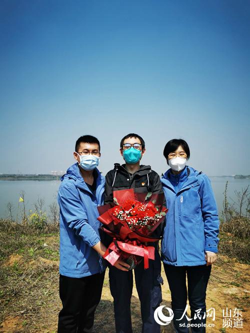 ����ɽ��ҽ�ƶӶ�Ա�����͡��ºơ���ӨӨ