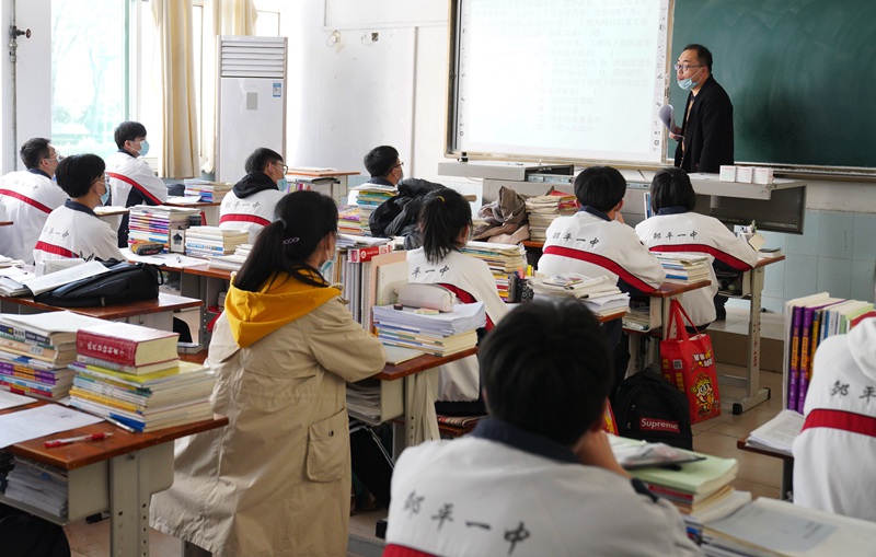 山東省鄒平市第一中學高三學生在上課。攝影：董乃德