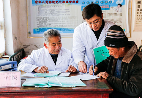 淄博市首創“第一村醫”健康扶貧模式,從二級以上醫療衛生單位中選派優秀醫生到醫療服務能力和醫療基礎設施建設較弱的村開展幫扶工作。