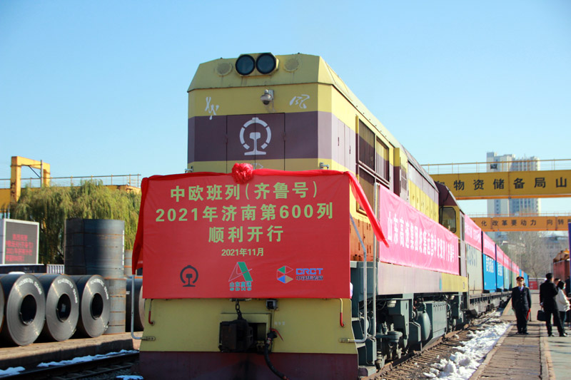本趟中歐班列共108個標准箱，全程預計15天。宋翠攝