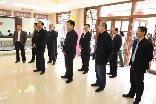 省委常委、政法委书记林峰海在济南市市中区舜玉路街道视察指导基层社会治理工作。
