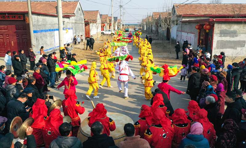 2月9日，龙桑寺任家村鼓子秧歌串村演出。刘志海摄