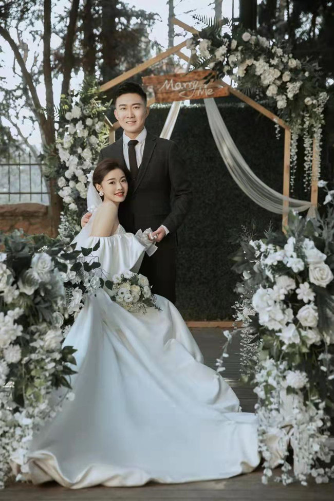 李朝萌和孙丕显的婚纱照。 受访者供图