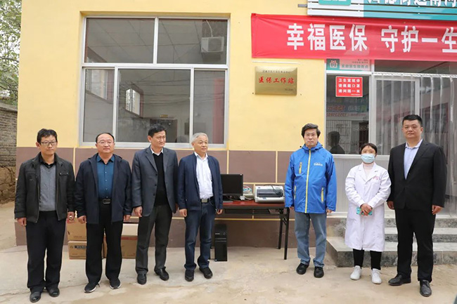 济南首个村级医保工作站在长清挂牌。