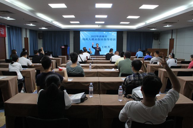 残疾人大学生职业职业指导讲座 李琳摄 