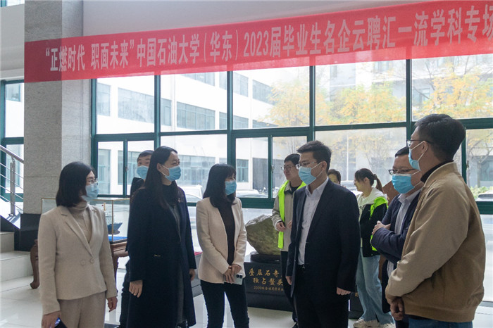 一流学科专场招聘会现场。陈晓雪 摄