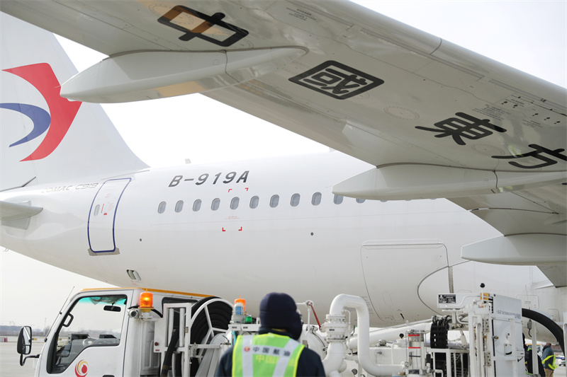 1月15日，全球首架C919國產大飛機抵達青島膠東國際機場進行驗証飛行。張進剛攝