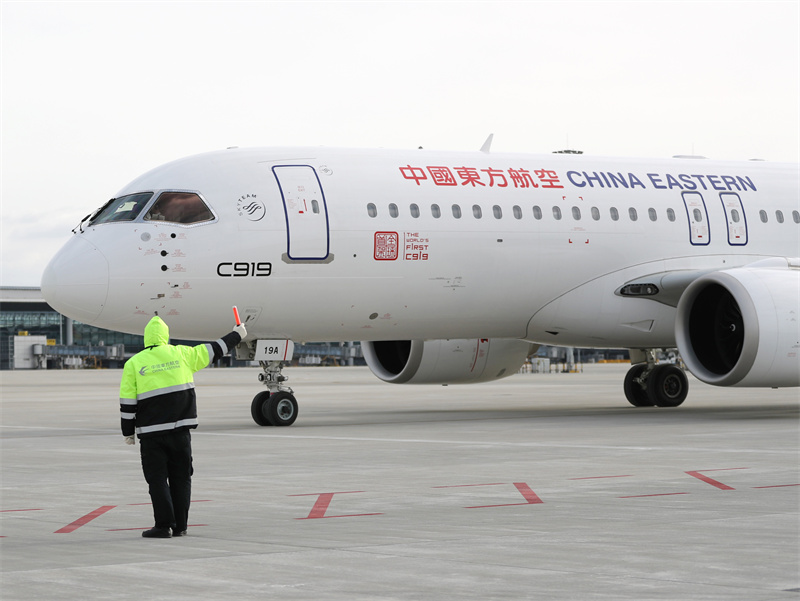 1月15日，全球首架C919国产大飞机抵达青岛胶东国际机场进行验证飞行。张进刚摄