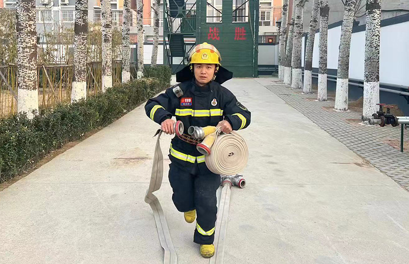张庆威在训练中 。济南消防提供