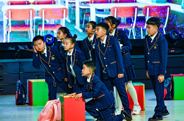 城阳区第三实验小学原创戏剧《贴地飞翔》获小学组戏剧全国一等奖及优秀创作奖