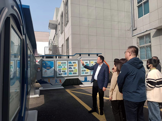 泰安分行行长李忠斌介绍该行“雷锋·行”企业文化品牌建设情况。