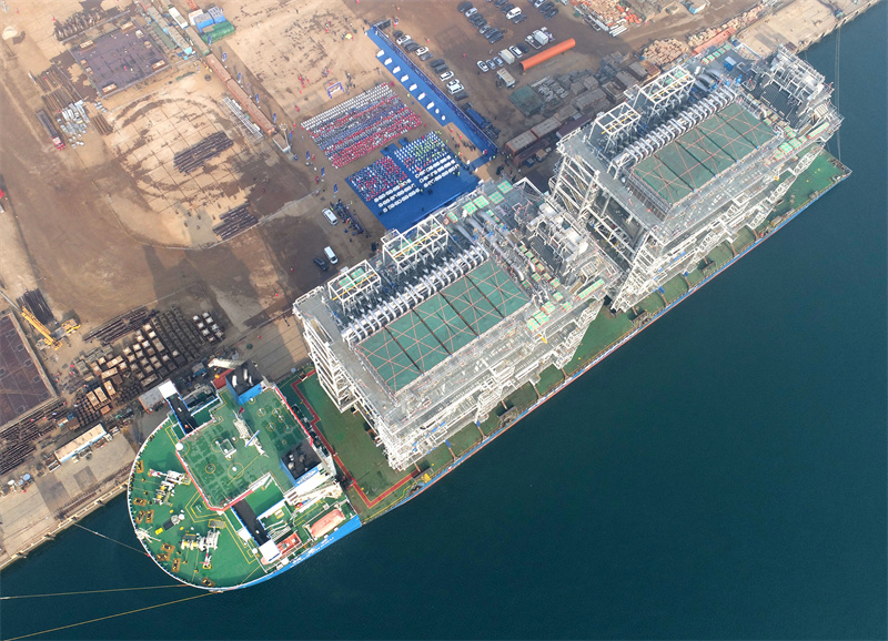 3月7日，全球首例一體化建造LNG模塊化工廠在青島西海岸新區完工交付。張進剛攝