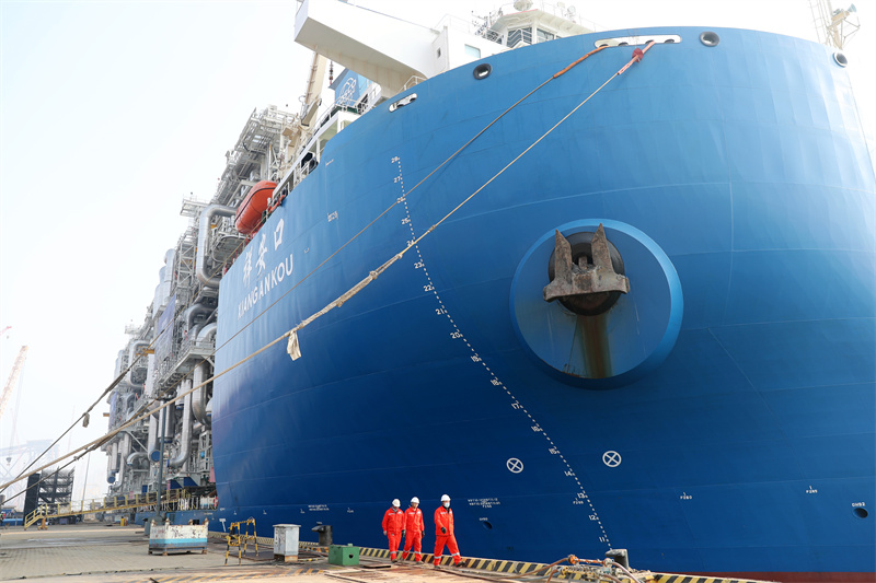 3月7日，全球首例一體化建造LNG模塊化工廠在青島西海岸新區完工交付。張進剛攝