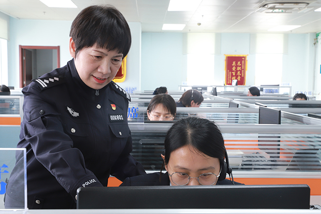 付俊红现场解决群众诉求。李悦摄
