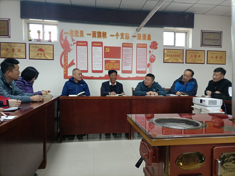 学员与村干部座谈交流