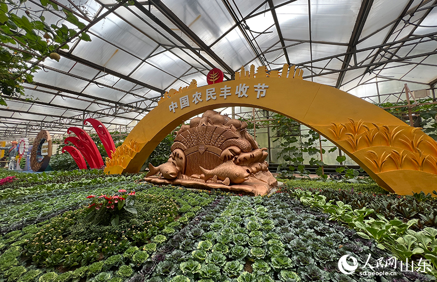 “产业振兴”主题蔬菜景观。人民网 刘祺摄