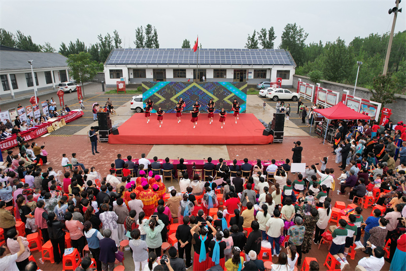 崔刘志愿服务队表演的广场舞《中国梦》