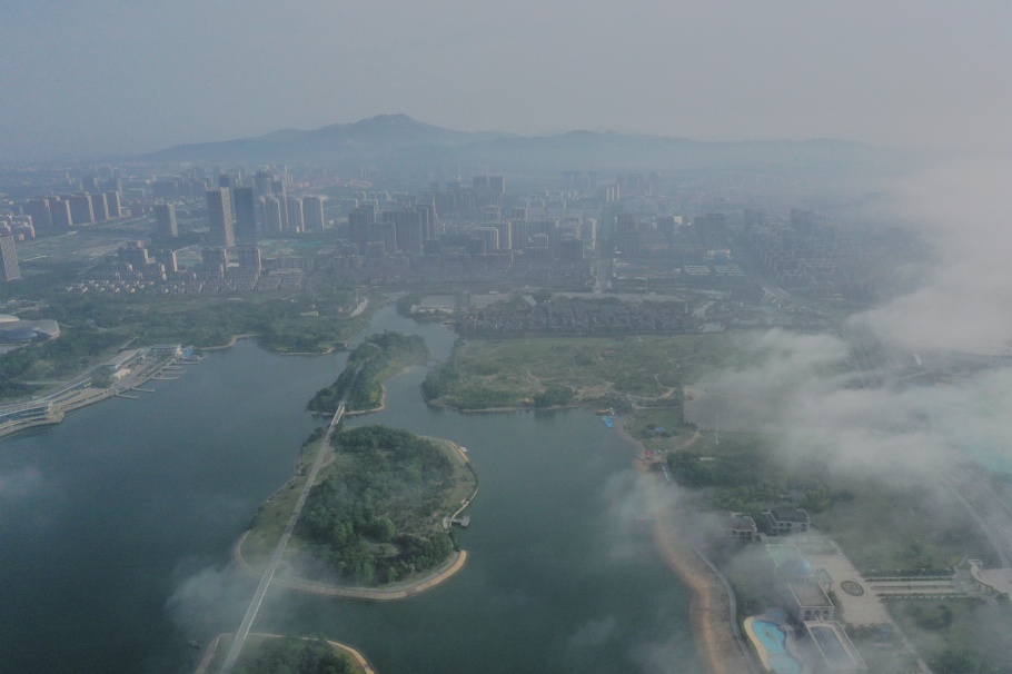 從空中俯瞰海濱城市氣象萬千、美如仙境。宋年升攝