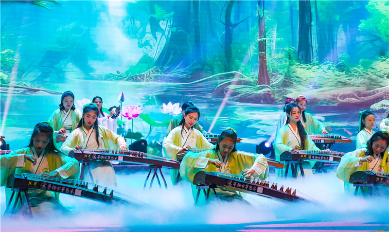 8月11日，鄒平市中國伏生詩會，表演者以歌舞音畫展示詩歌。董乃德攝