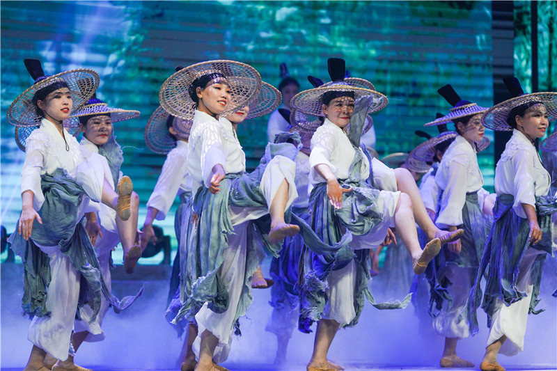 8月11日，鄒平市中國伏生詩會，表演者以歌舞音畫展示詩歌。董乃德攝