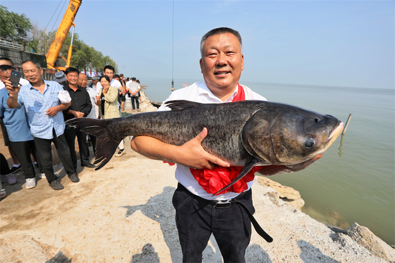 千船競發，東平湖開漁迎豐收。