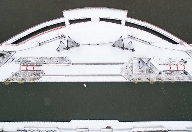 2023年12月11日，拍攝的樂陵市盤河玉帶雪景。