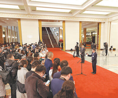 3月8日，十四屆全國人大二次會議第二場“部長通道”集中採訪活動在人民大會堂舉行。本報記者 蔣雨師攝